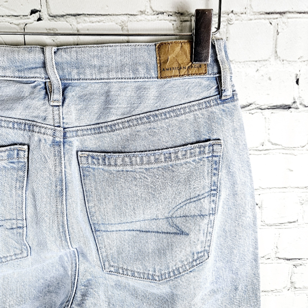 AMERICAN EAGLE | 90s straight tapered leg light wash jeans